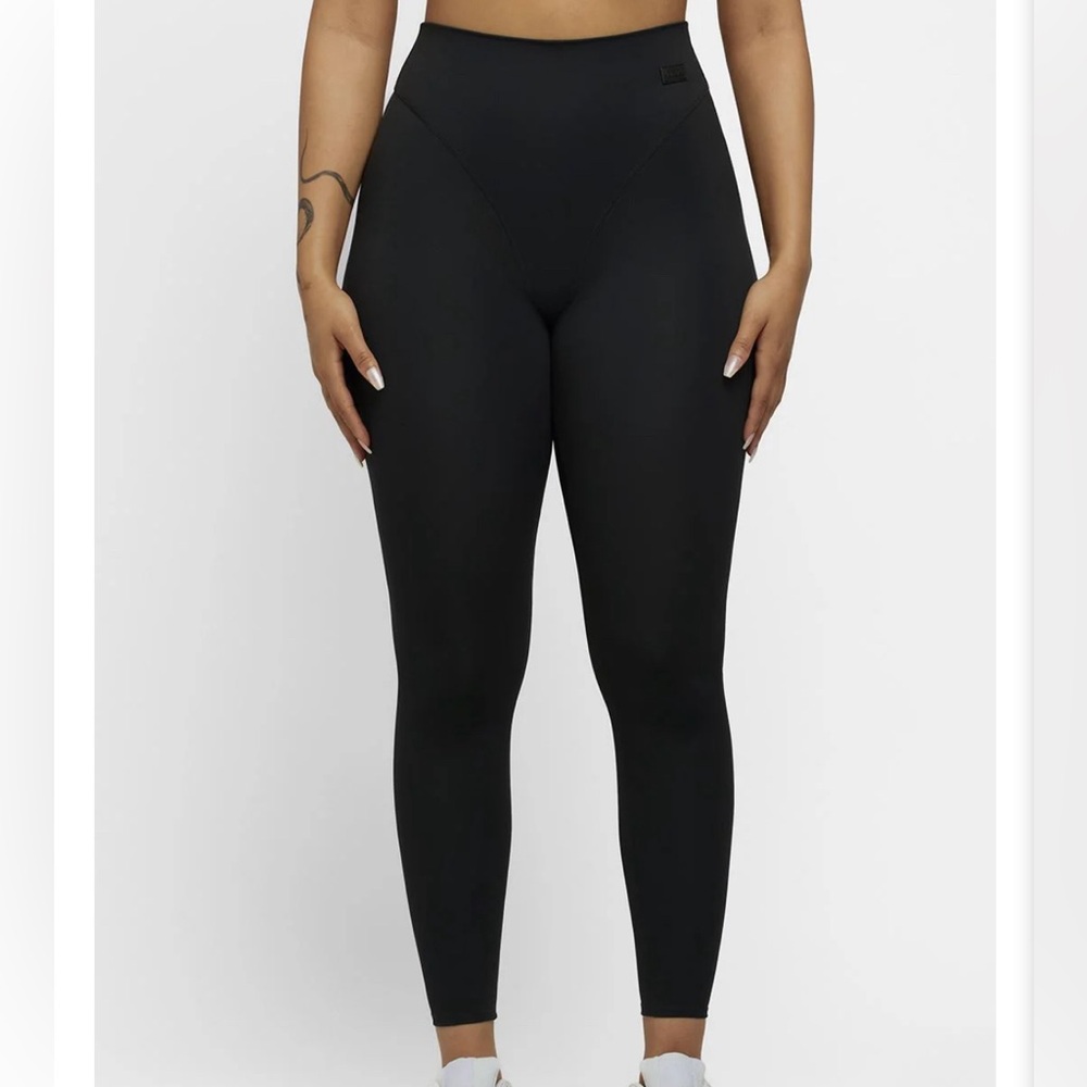 NAMA BODY BUTTER CONTOUR LEGGINGS 🖤